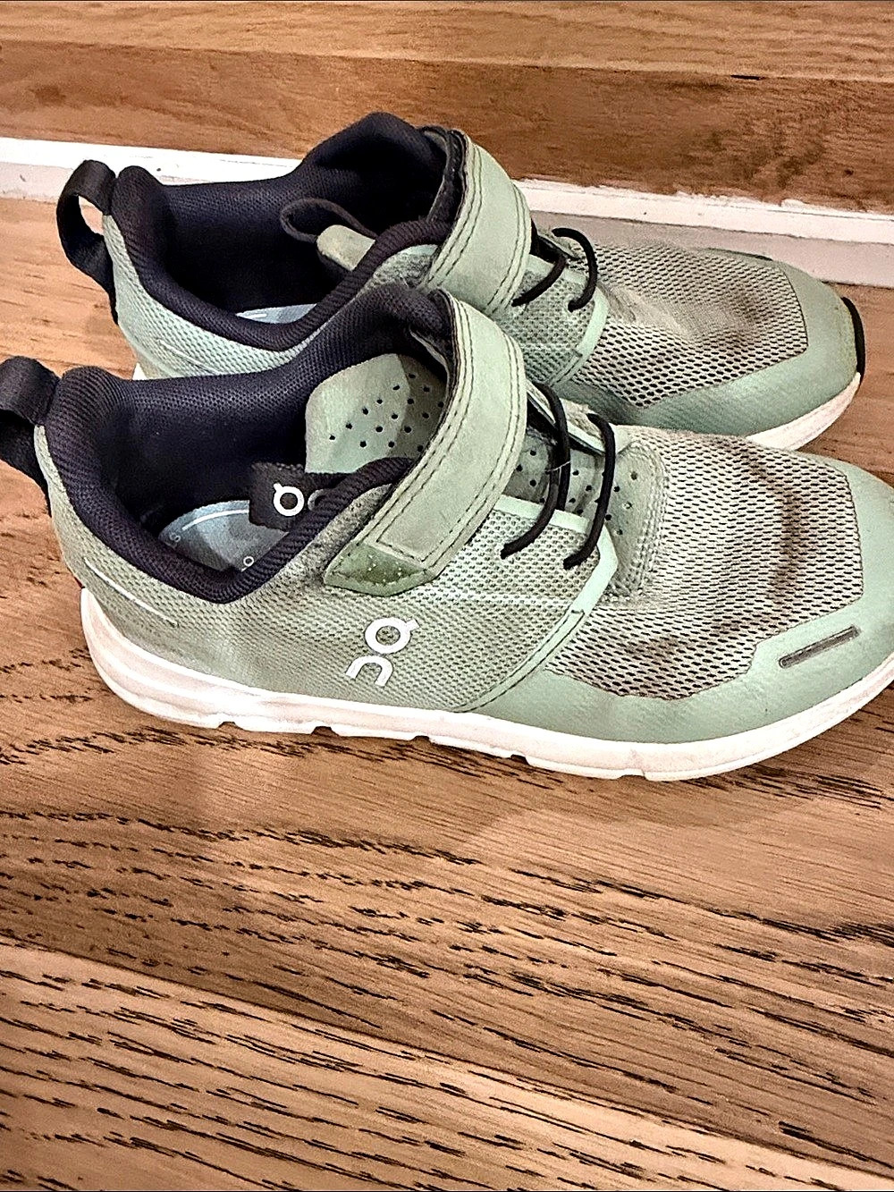 On Running Cloud Play Athletic Shoes US 1 kids Green & White